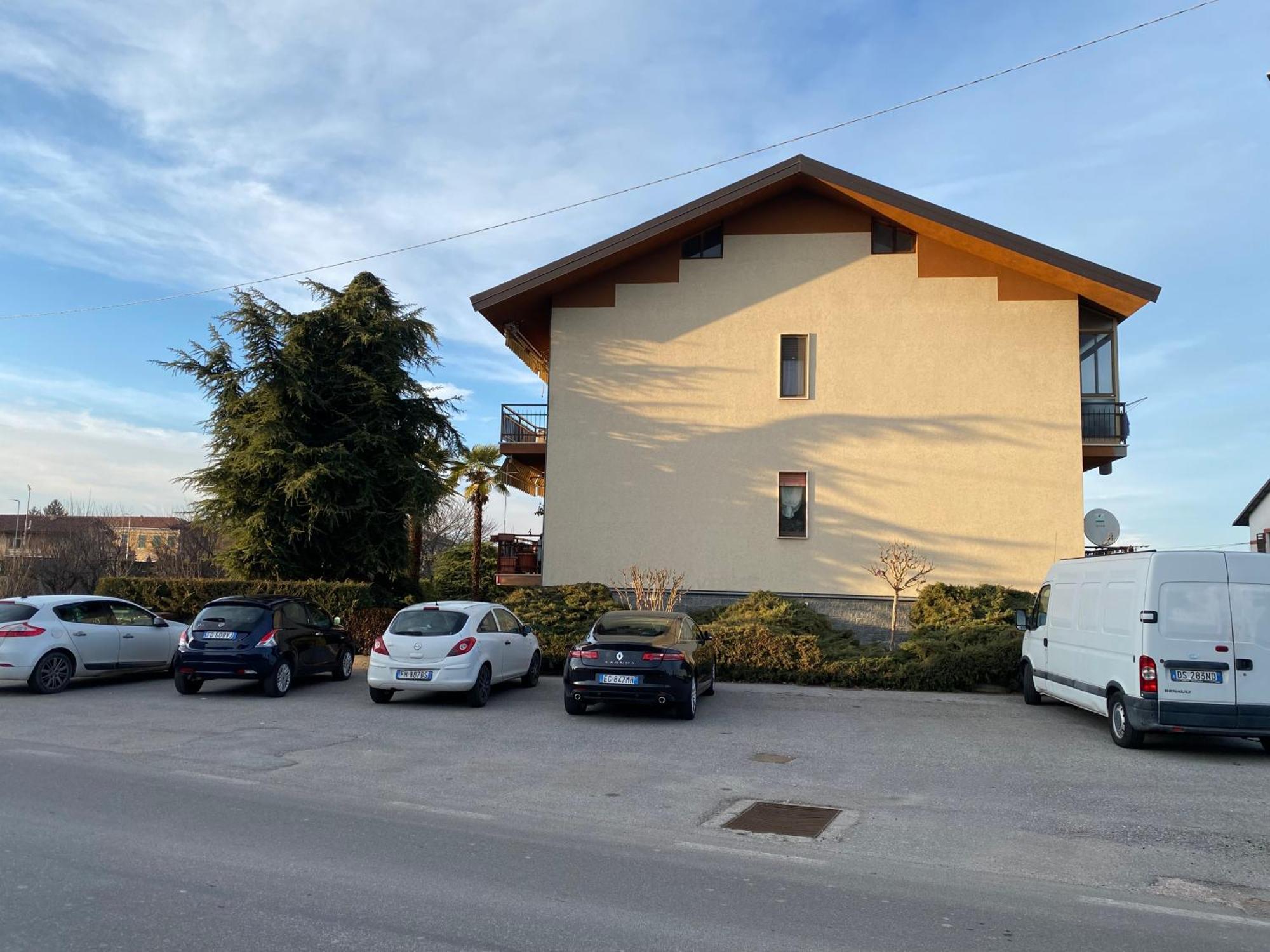 Elegante Appartamento Tre Amis - Doppio Garage & Free Wifi - Ac Centallo Esterno foto